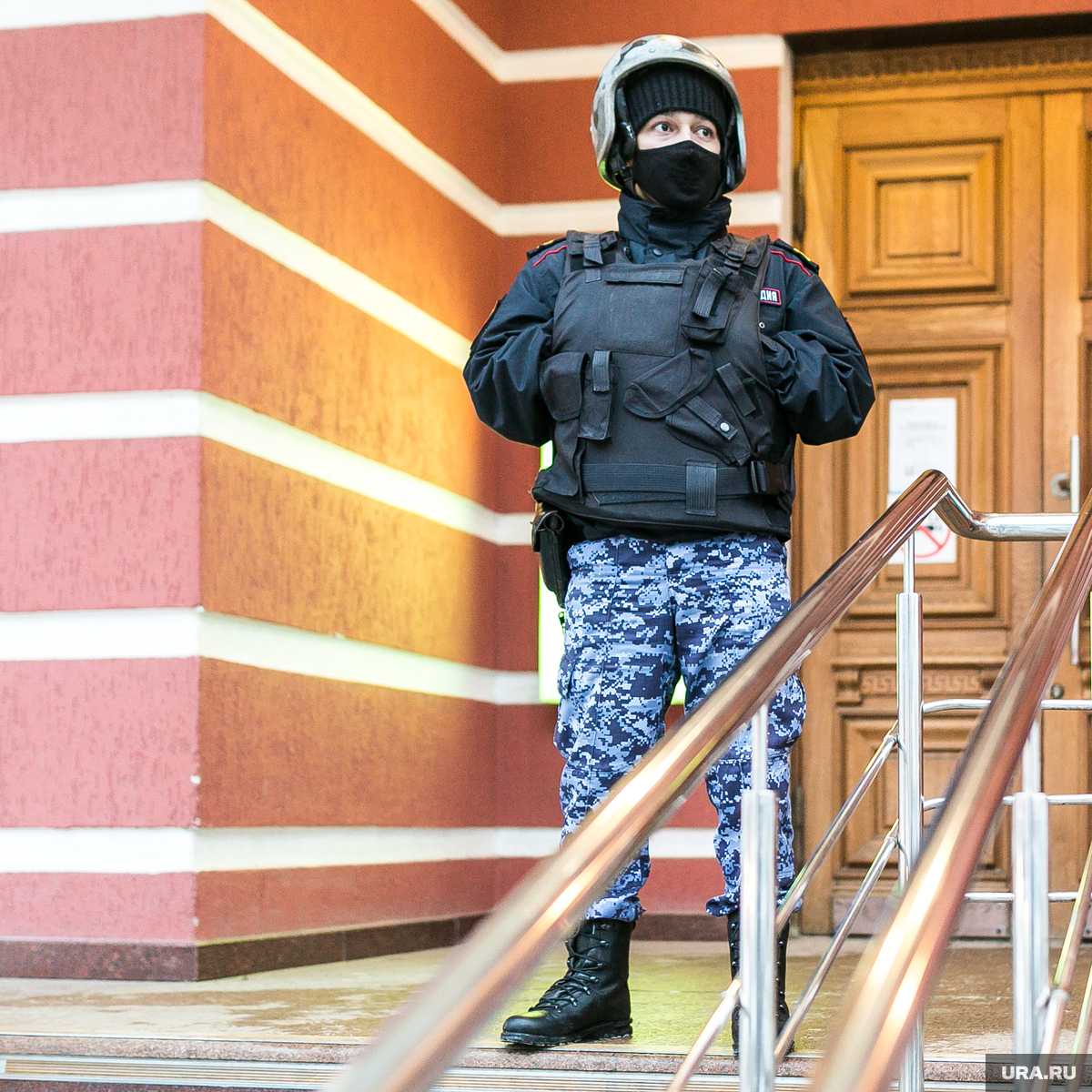 Sorry, your request has been denied. в российских регионах пожаловались на нехватку сотрудников мвд. некомплект сотрудников полиции составляет 100 тысяч, в основном не хватает полицейских строевых подразделений, заявила начальник.