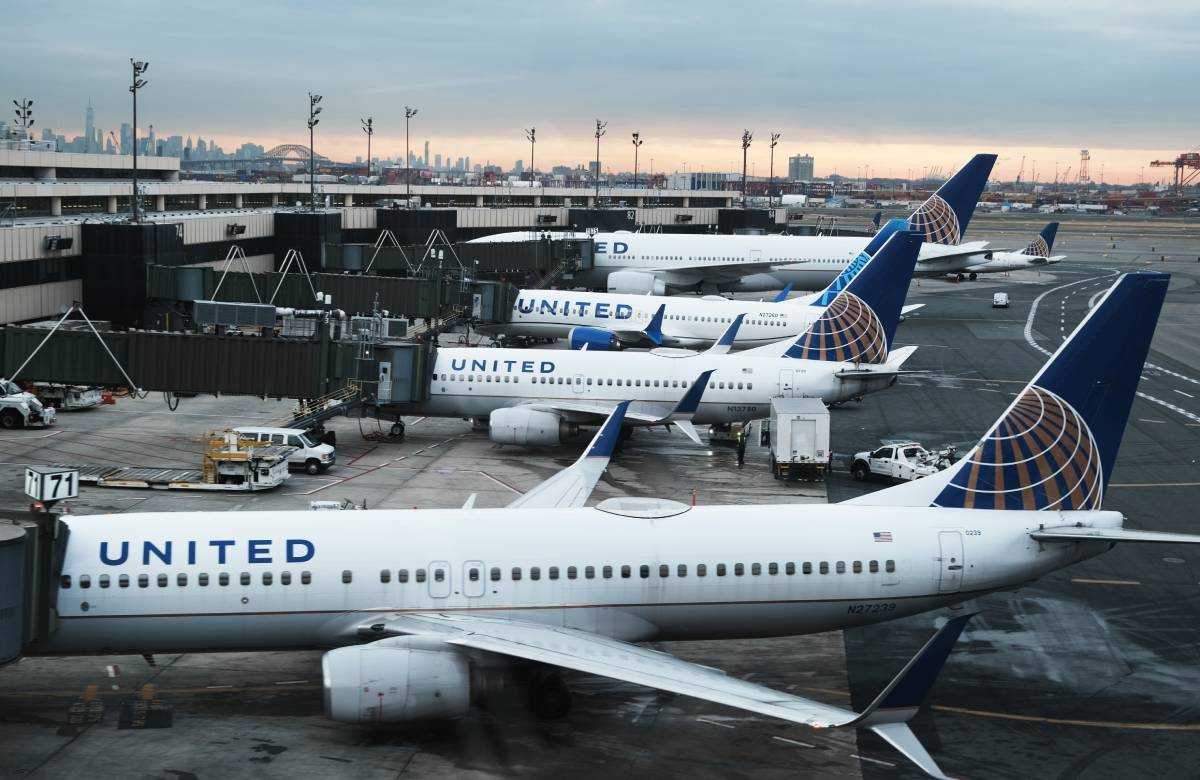 Парк российских самолетов Sukhoi SuperJet 100 сократится к 2030 году в пять раз останется всего 28 машин пишет Коммерсантъ со ссылкой на производителей