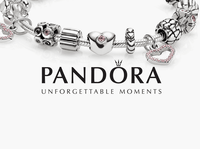 Ювелирный европейский бренд Pandora известный своими подвесками шармами полностью уходит из России Магазины сети поменяют название и формат