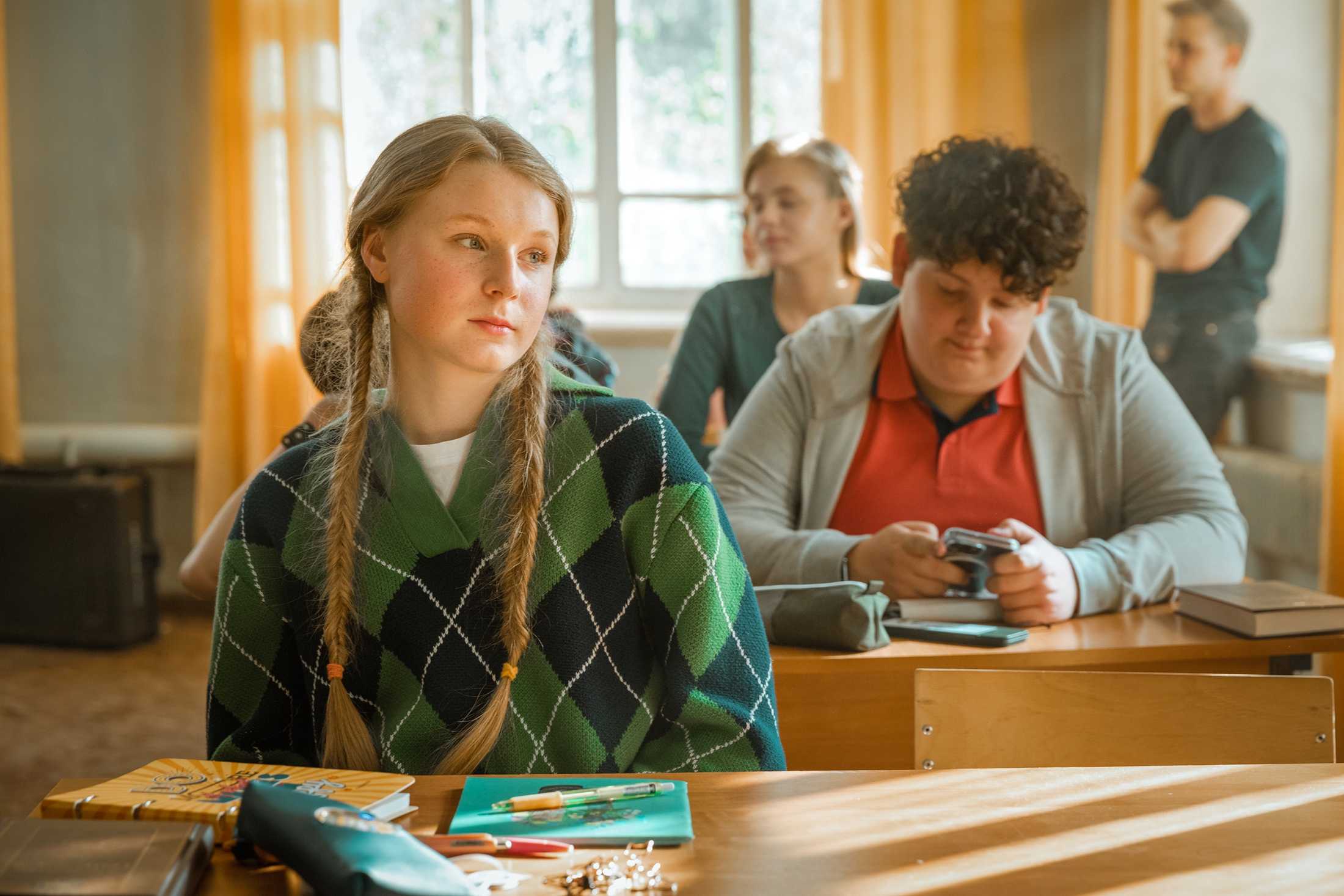 Лучшие сериалы 2024: топ 10+ новинок года
