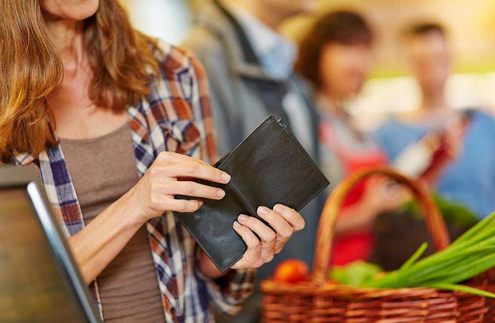 Что лучше закупать оптом и продавать в розницу?