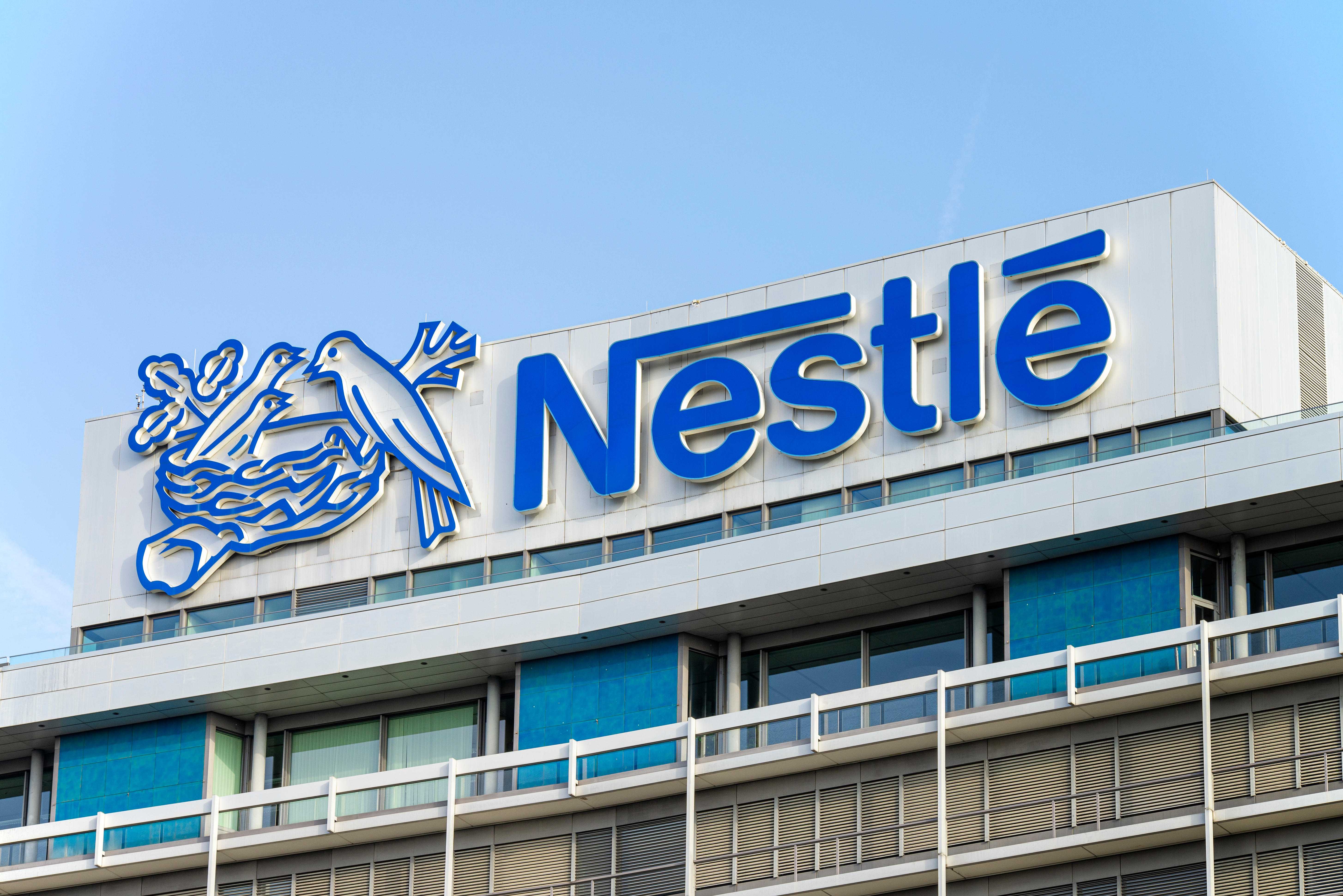 Nestlé частично прекращает деятельность в россии: что будет с детским питанием, батончиками и какао