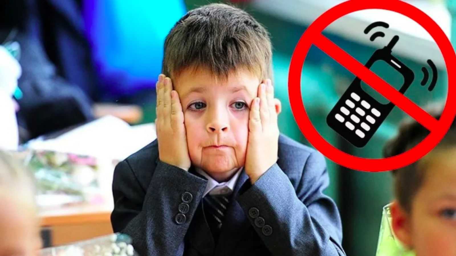 Российским школьникам запретили пользоваться смартфонами