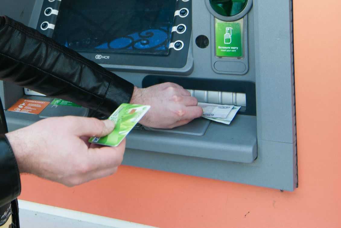 Для борьбы с телефонными мошенниками банки хотят блокировать переводы с суммой больше 10 000 рублей